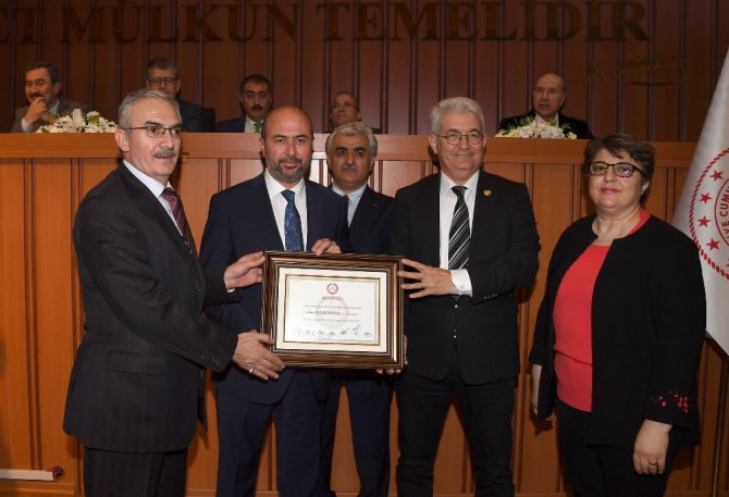 Başkan Altay ve ilçe belediye başkanları mazbatalarını aldı