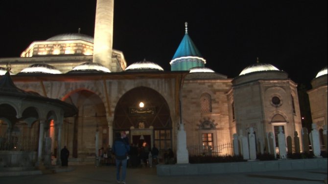 Kandilde camiler ve Hazreti Mevlana Türbesi dolup taştı