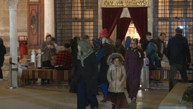 Kandilde camiler ve Hazreti Mevlana Türbesi dolup taştı