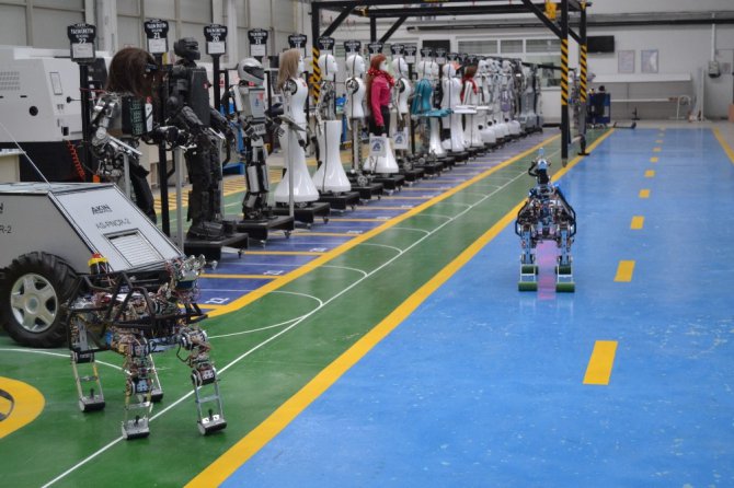 Dört ayaklı yerli ve milli robot ‘ARAT’ araziye çıktı