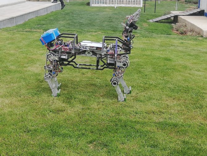 Dört ayaklı yerli ve milli robot ‘ARAT’ araziye çıktı