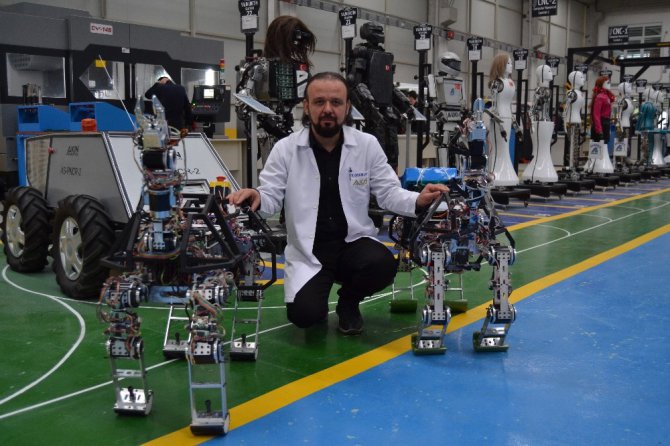 Dört ayaklı yerli ve milli robot ‘ARAT’ araziye çıktı