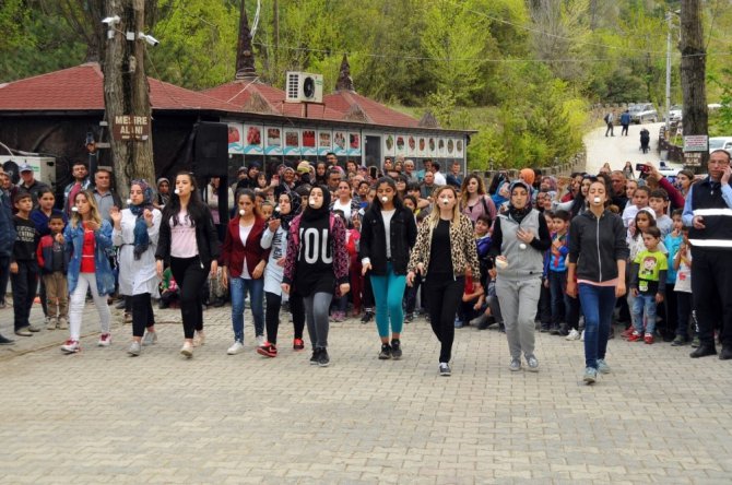 Akşehir Belediyesi Geleneksel Hıdrellez etkinliği yoğun ilgi gördü