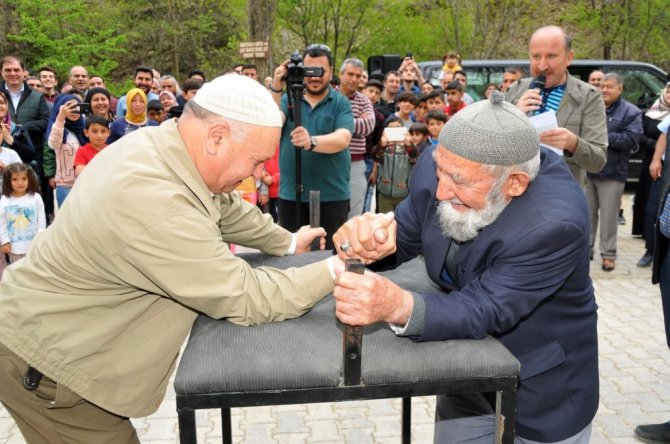 Akşehir Belediyesi Geleneksel Hıdrellez etkinliği yoğun ilgi gördü