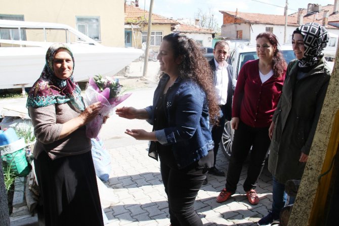 Beyşehir’de yılın annelerine evlerinde anlamlı ziyaret