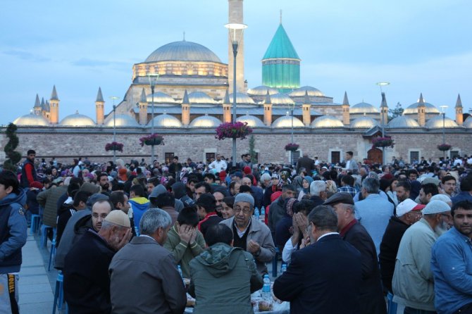 Diyanet İşleri Başkanı Erbaş: “Ramazan eğlenceleri teravihleri engellemesin”