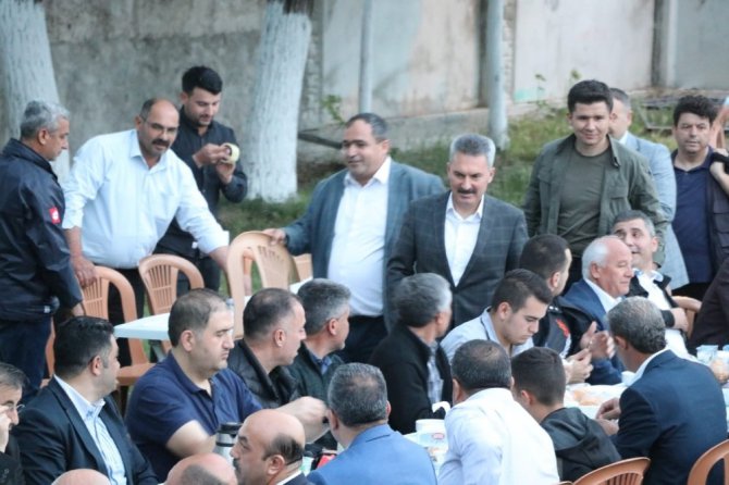 Çiftçiler ve protokol iftarda bir araya geldi