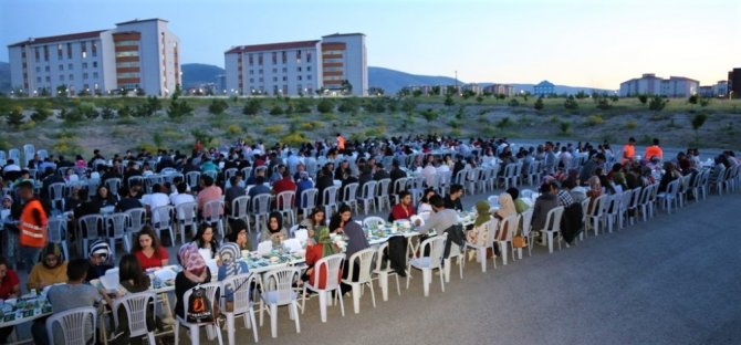 Başkan Oprukçu, NEÜ öğrencisi ve personeliyle iftarda buluştu