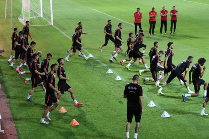 Şenol Güneş: “Futbol adına en iyisini yapmaya çalışacağız