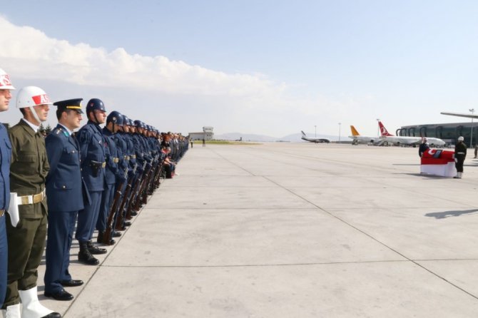 Helikopterden düşen şehit astsubayın cenazesi memleketine uğurlandı