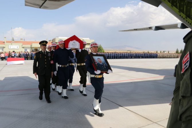 Helikopterden düşen şehit astsubayın cenazesi memleketine uğurlandı