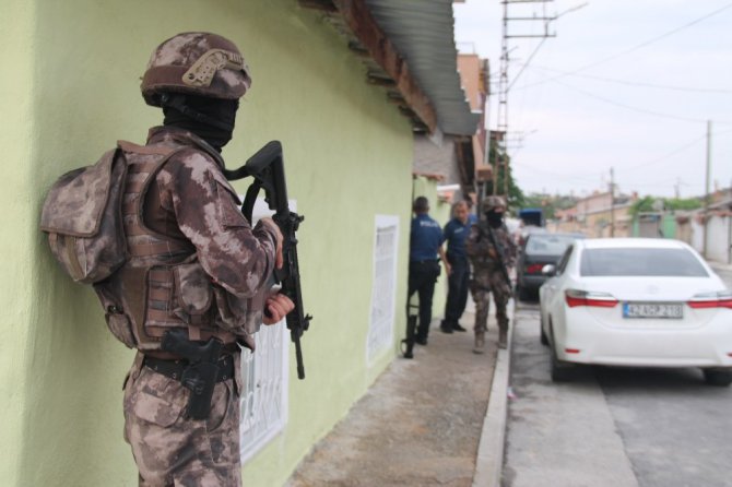 Konya’da şafak vakti uyuşturucu operasyonu