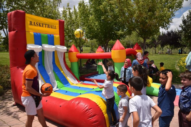 Selçuklu’da çocuklar karne şenliğinde doyasıya eğlendi