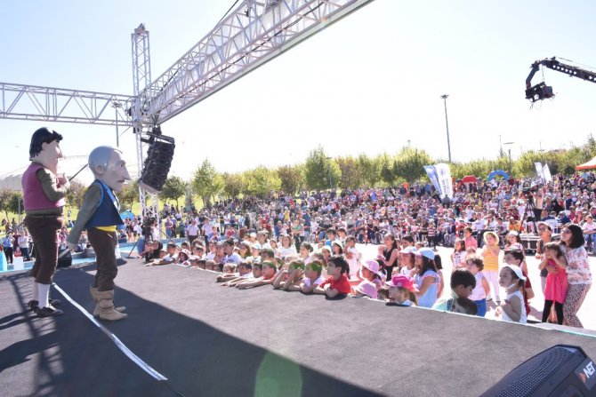 Selçuklu’da çocuklar karne şenliğinde doyasıya eğlendi