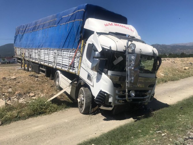 Konya’da tır ile otomobil çarpıştı: 3 yaralı