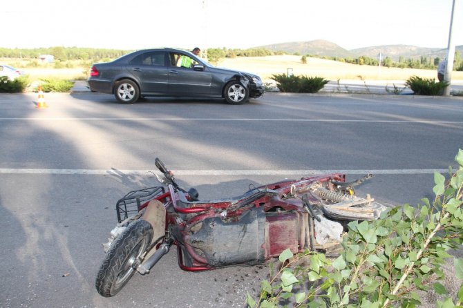 Otomobilin çarptığı elektrikli bisikletin sürücüsü hayatını kaybetti