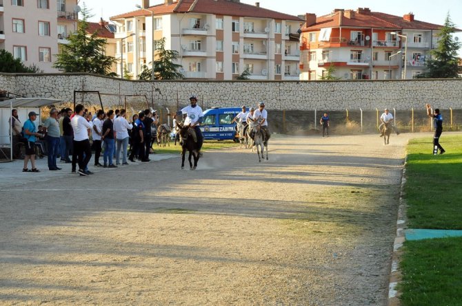 Eşekler birinci olabilmek yarıştı