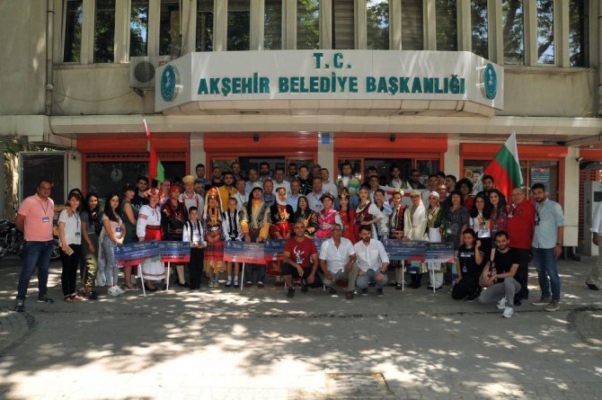 Dans grubu ve halk oyunları ekiplerinden Başkan Akkaya’ya ziyaret