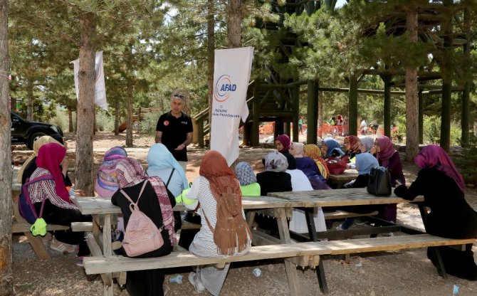 Kur’an kursu öğrencileri, Genç KOMEK yaz kampında