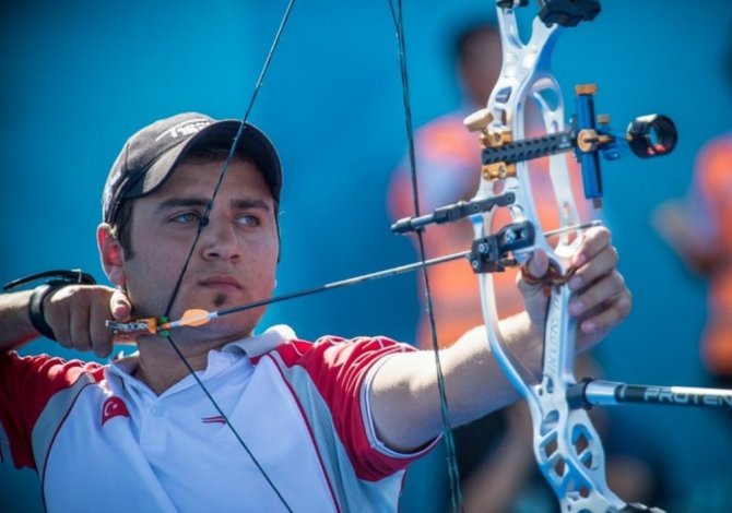 ASÜ’lü milli okçu Almanya’da altın madalya kazandı