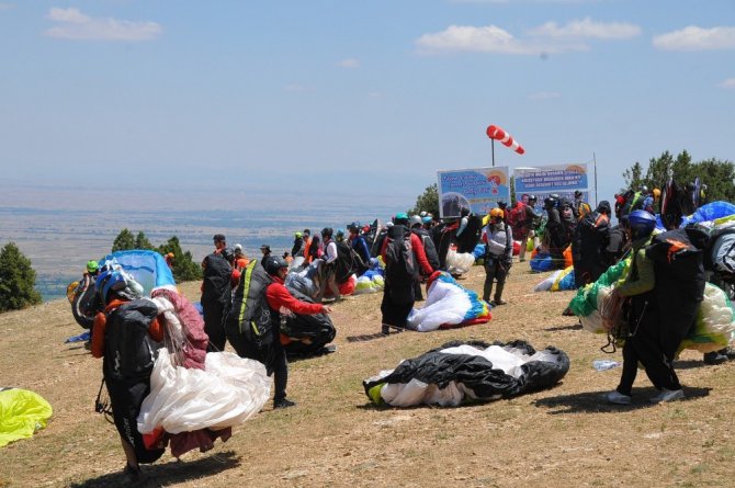 7. Akşehir XC Open 2019 Türkiye Yamaç Paraşütü Mesafe Yarışması başladı