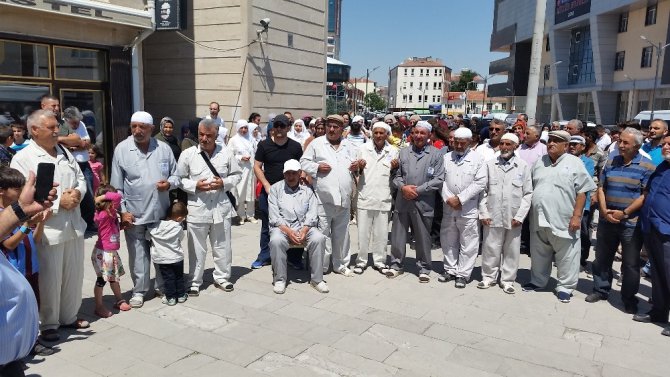 Kulu’da hacı adayları dualarla uğurlandı