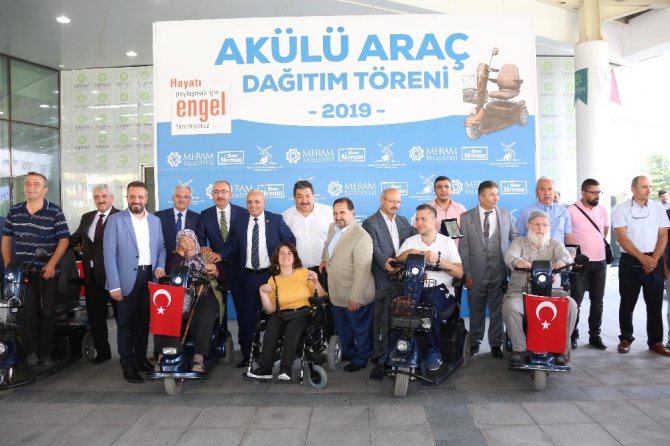 Meram’da engellilerin akülü araç sevinci