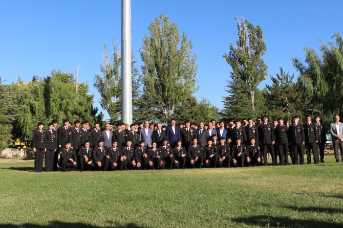 Bakan Kurum, bayram namazını kıldı, jandarma personeli ile bayramlaştı