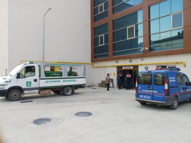 Oğlu tarafından öldürülen kişinin cesedi bulundu