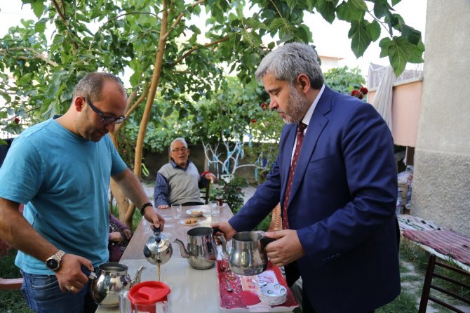 ASÜ’yü kazanan öğrencilere Rektör Şahin’den sürpriz ziyaret