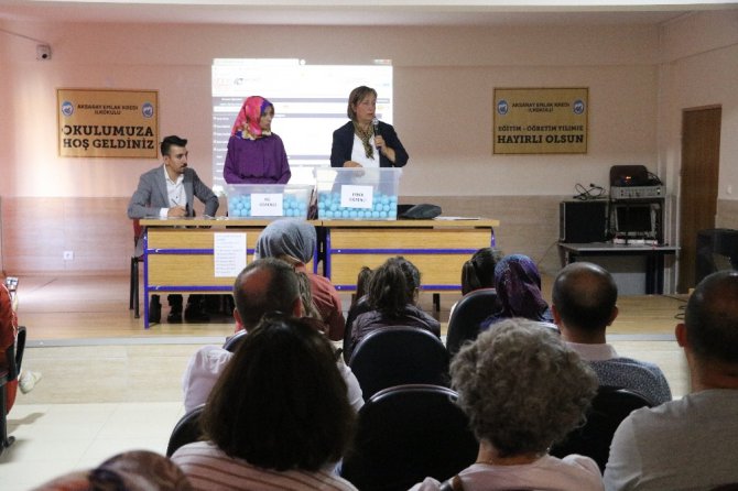 Aksaray’da 1. sınıf öğrencilerinin öğretmeni noter huzurunda çekilişle belirlendi