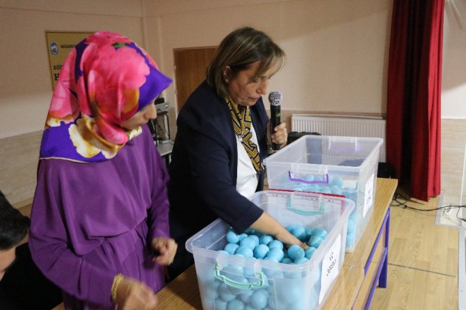 Aksaray’da 1. sınıf öğrencilerinin öğretmeni noter huzurunda çekilişle belirlendi