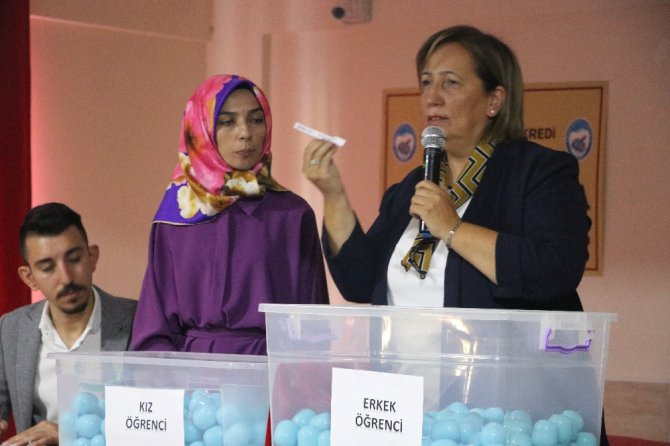 Aksaray’da 1. sınıf öğrencilerinin öğretmeni noter huzurunda çekilişle belirlendi