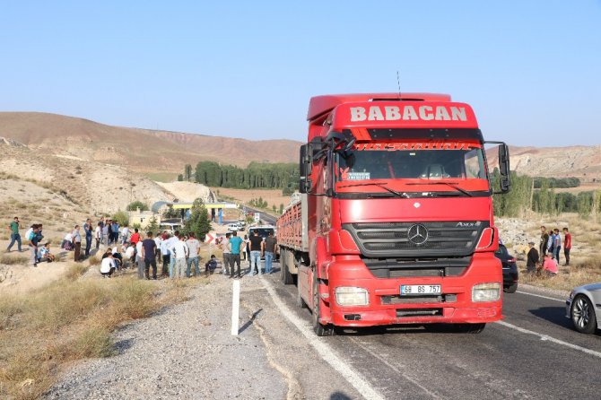 Anne ve oğlu kazada öldü, 3 kişi yaralandı