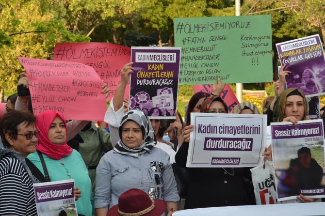 Kadınlar öldürülen Emine Bulut için Konya’da toplandı