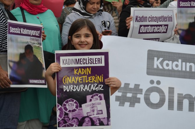 Kadınlar öldürülen Emine Bulut için Konya’da toplandı