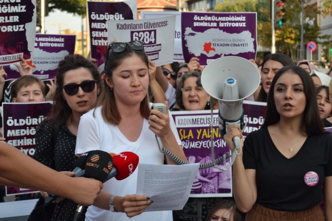 Kadınlar öldürülen Emine Bulut için Konya’da toplandı