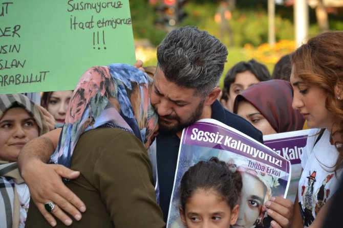 Kadınlar öldürülen Emine Bulut için Konya’da toplandı