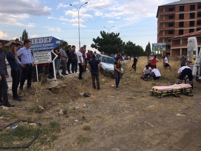 Futbol kursuna götürdüğü oğlu kazada hayatını kaybetti