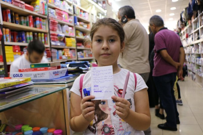 Okul alışverişini son güne bırakanlar mağazaları doldurdu