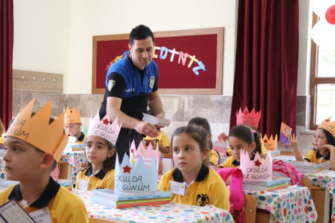 Aksaray polisinden öğrencilere ‘Altın öğütler’ eğitimi