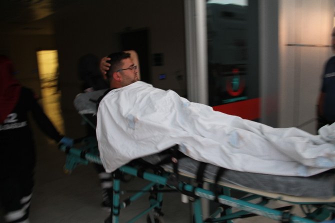 Taksici meslektaşını silahla yaraladı