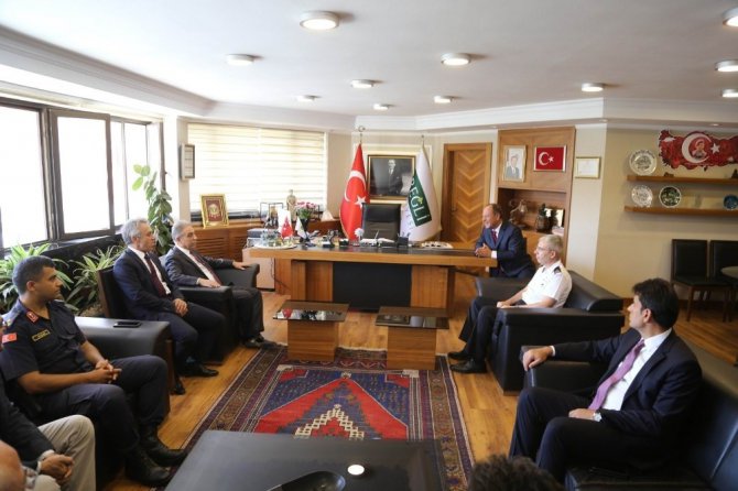 Vali Toprak’tan Başkan Oprukçu’ya ziyaret
