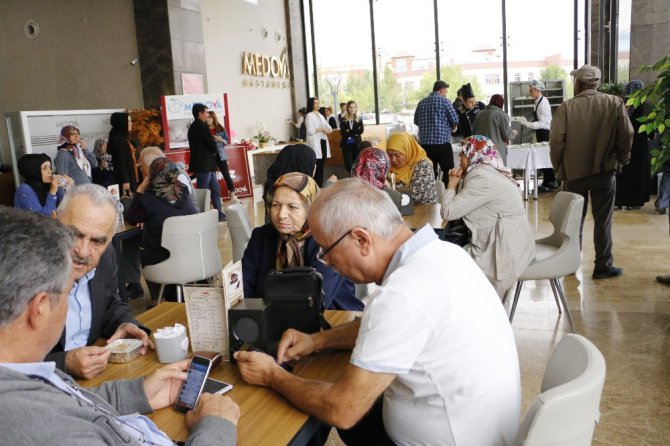 Medova Hastanesinden aşure ikramı