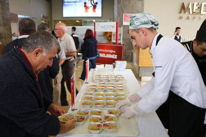 Medova Hastanesinden aşure ikramı