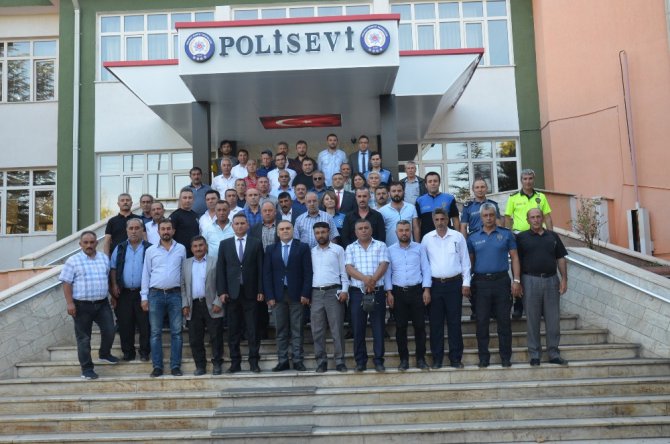 Aksaray emniyeti muhtarlarla huzur toplantısı yaptı