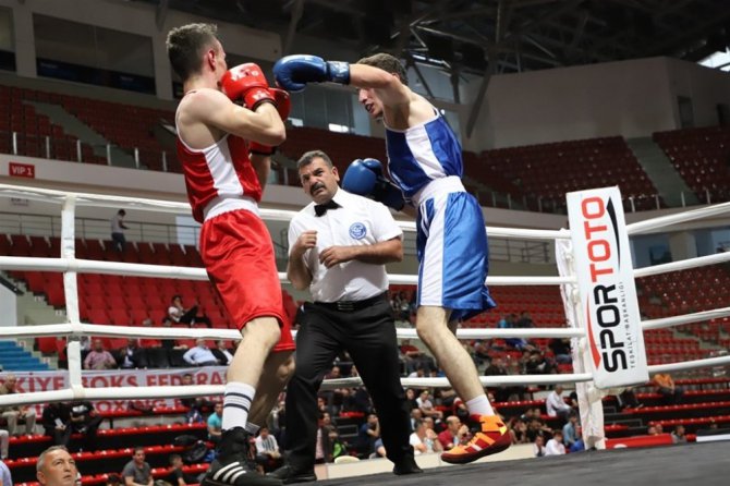 Gruplar Türkiye Boks Şampiyonası Konya’da başladı