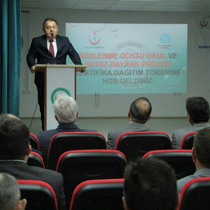 Beyşehir’de okullara beyaz bayrak ve beslenme dostu okul sertifikaları verildi