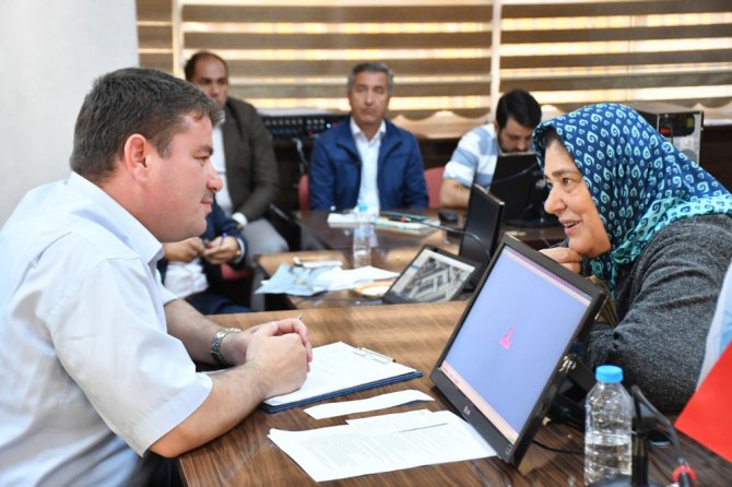 Başkan Dinçer halk gününde vatandaşları tek tek dinledi