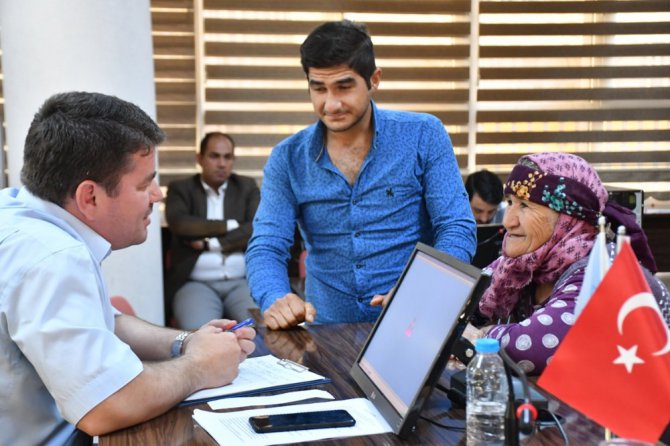 Başkan Dinçer halk gününde vatandaşları tek tek dinledi